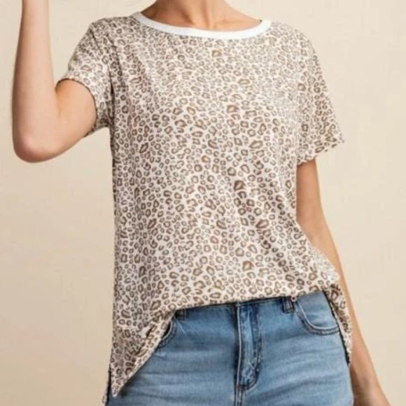 Women's Top ALL-OVER ANIMAL PRINT T-Shirt - Picture 1 of 3